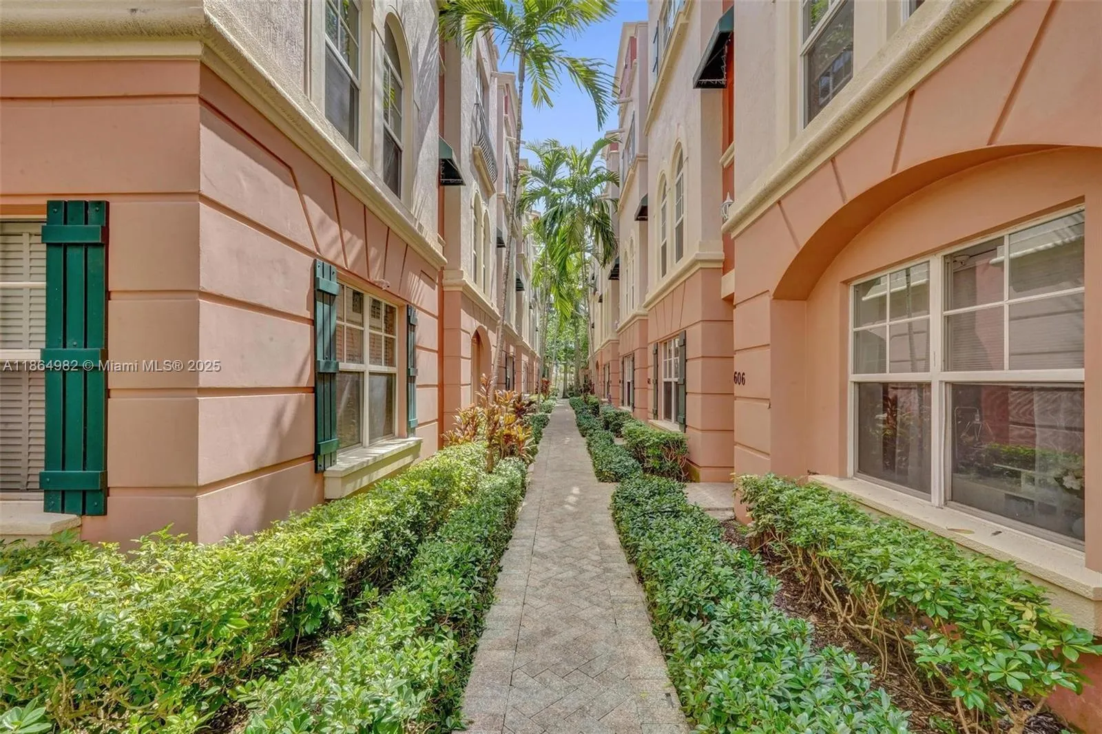 1033 NE 17th Way, #803