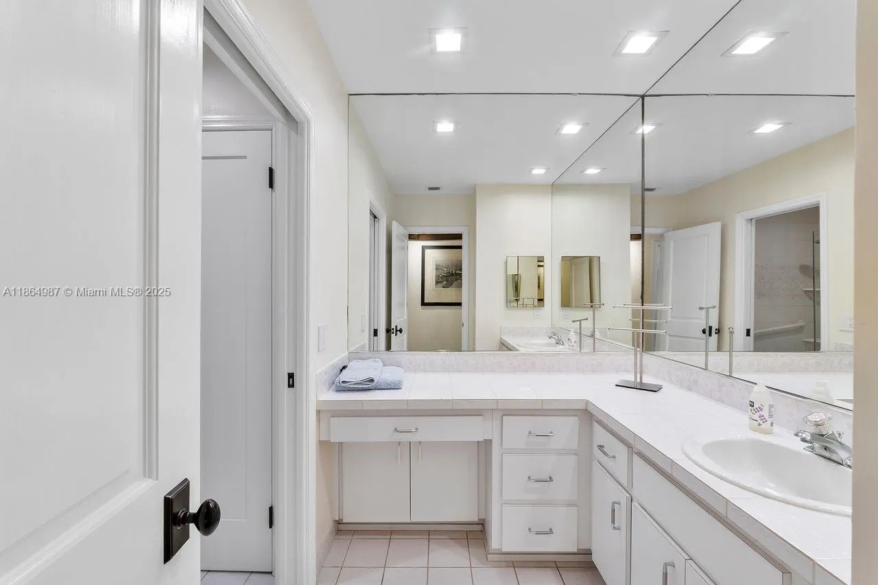 11044 SW 77th Ct Cir