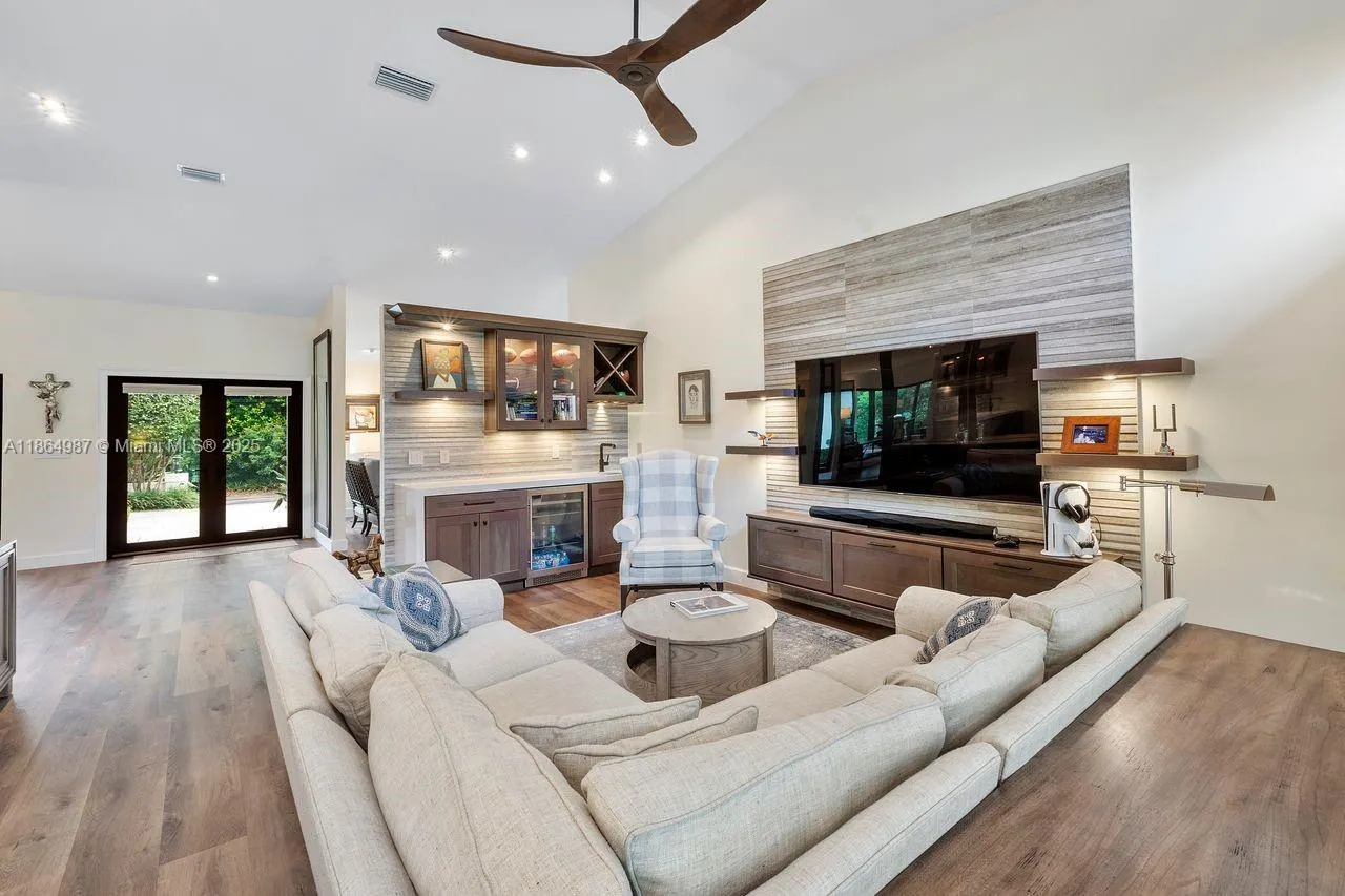 11044 SW 77th Ct Cir