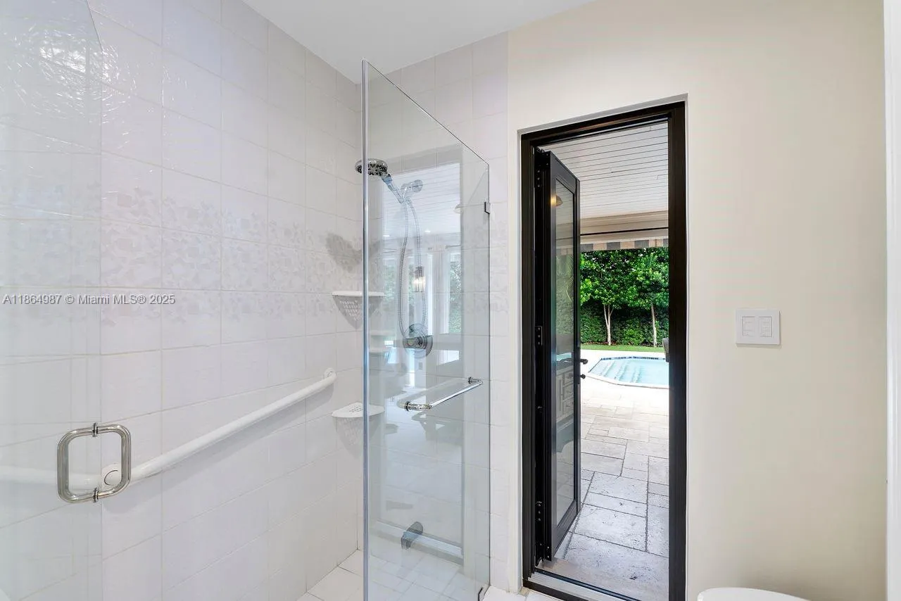 11044 SW 77th Ct Cir