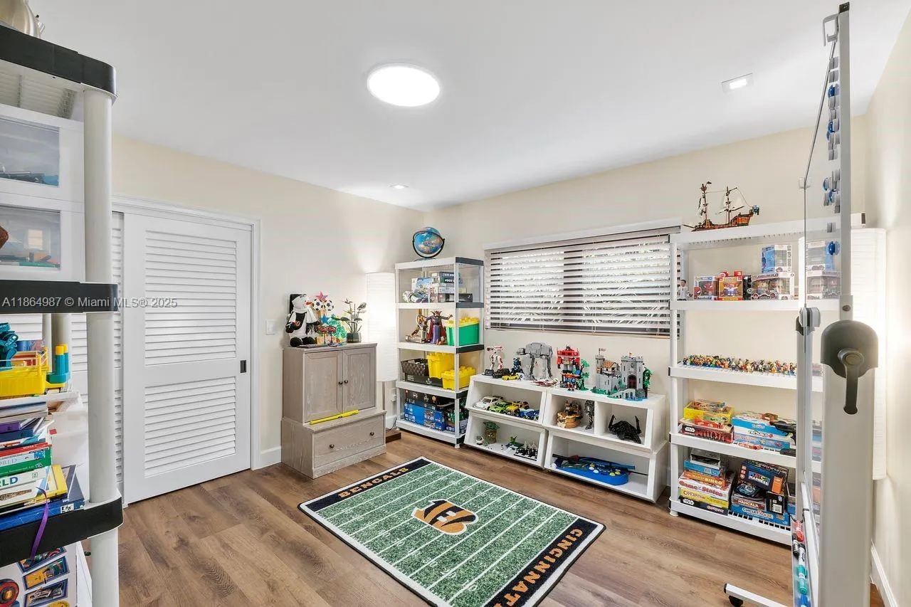 11044 SW 77th Ct Cir