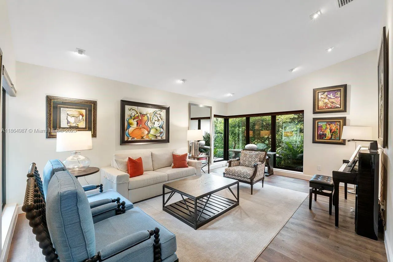 11044 SW 77th Ct Cir