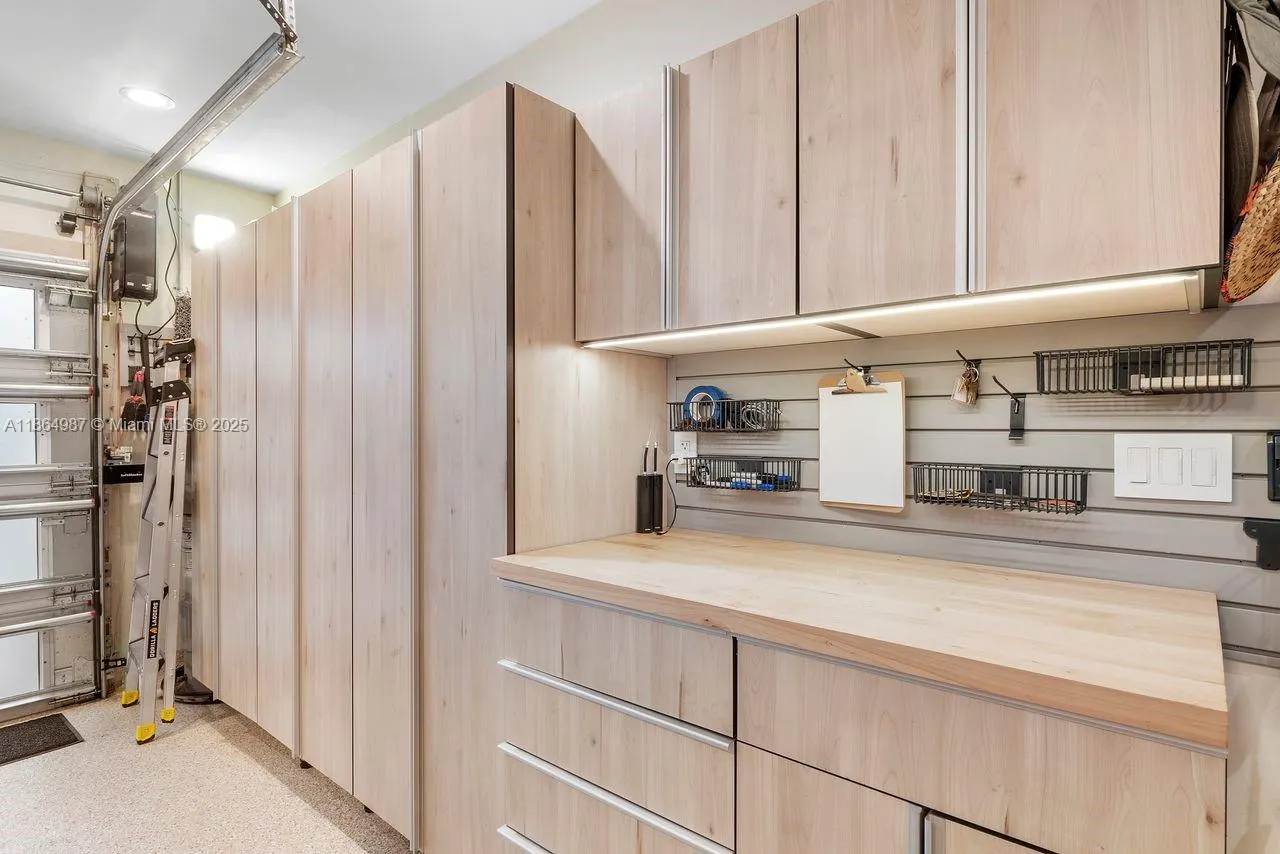 11044 SW 77th Ct Cir