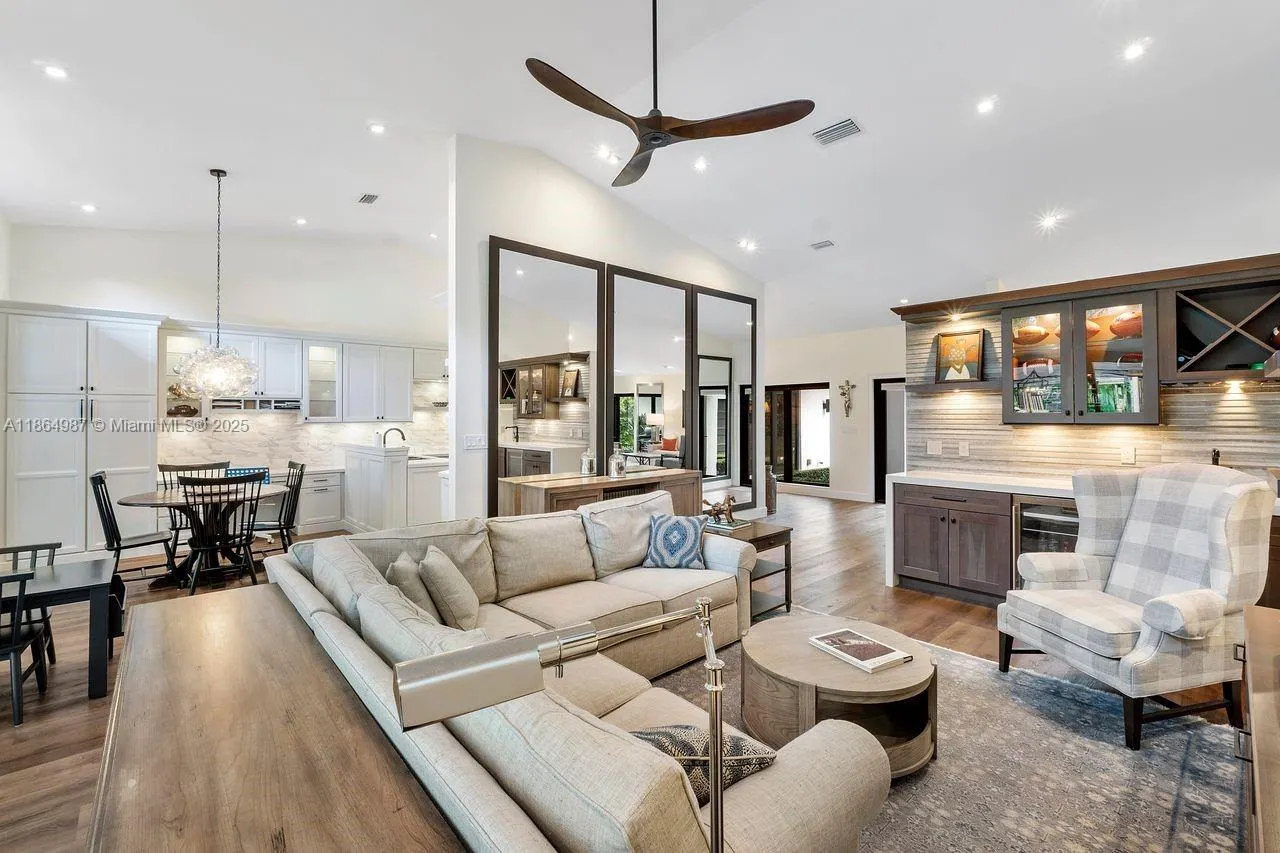 11044 SW 77th Ct Cir