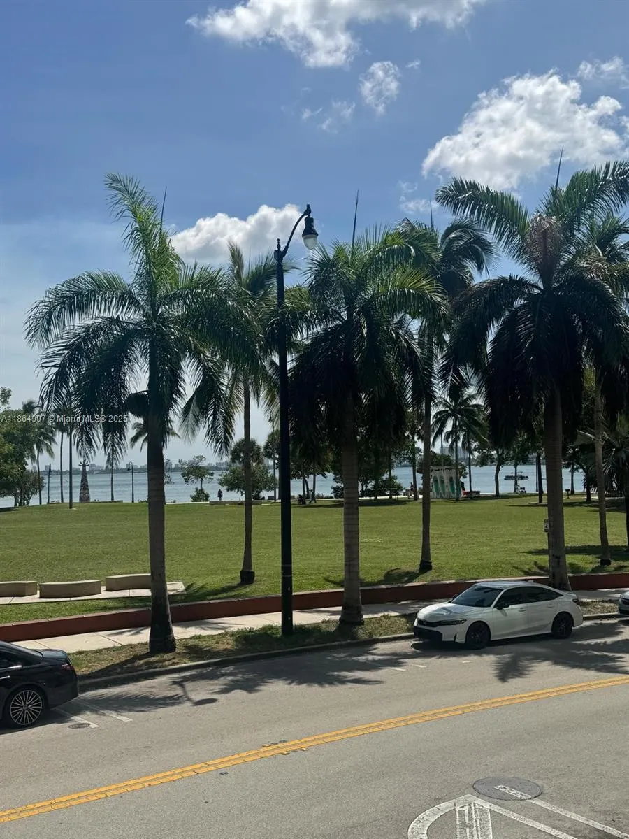 1900 N Bayshore Dr, #1A
