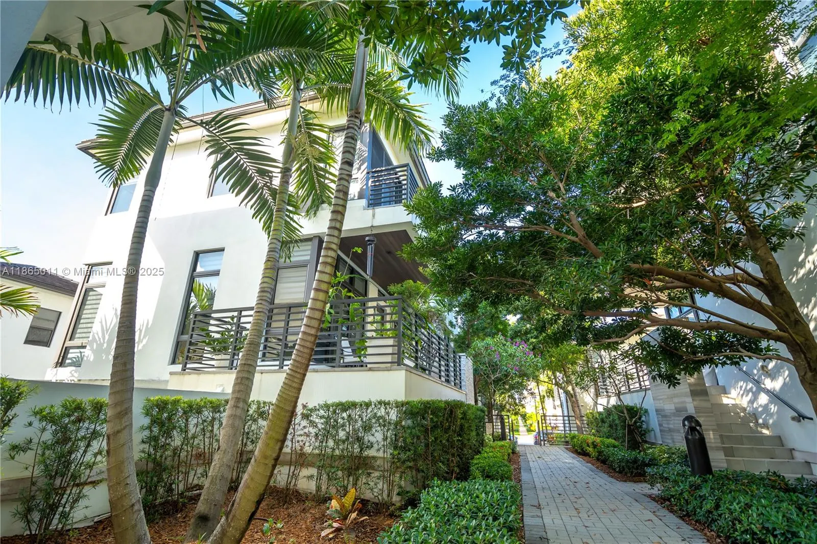 8263 NW 47th Ter