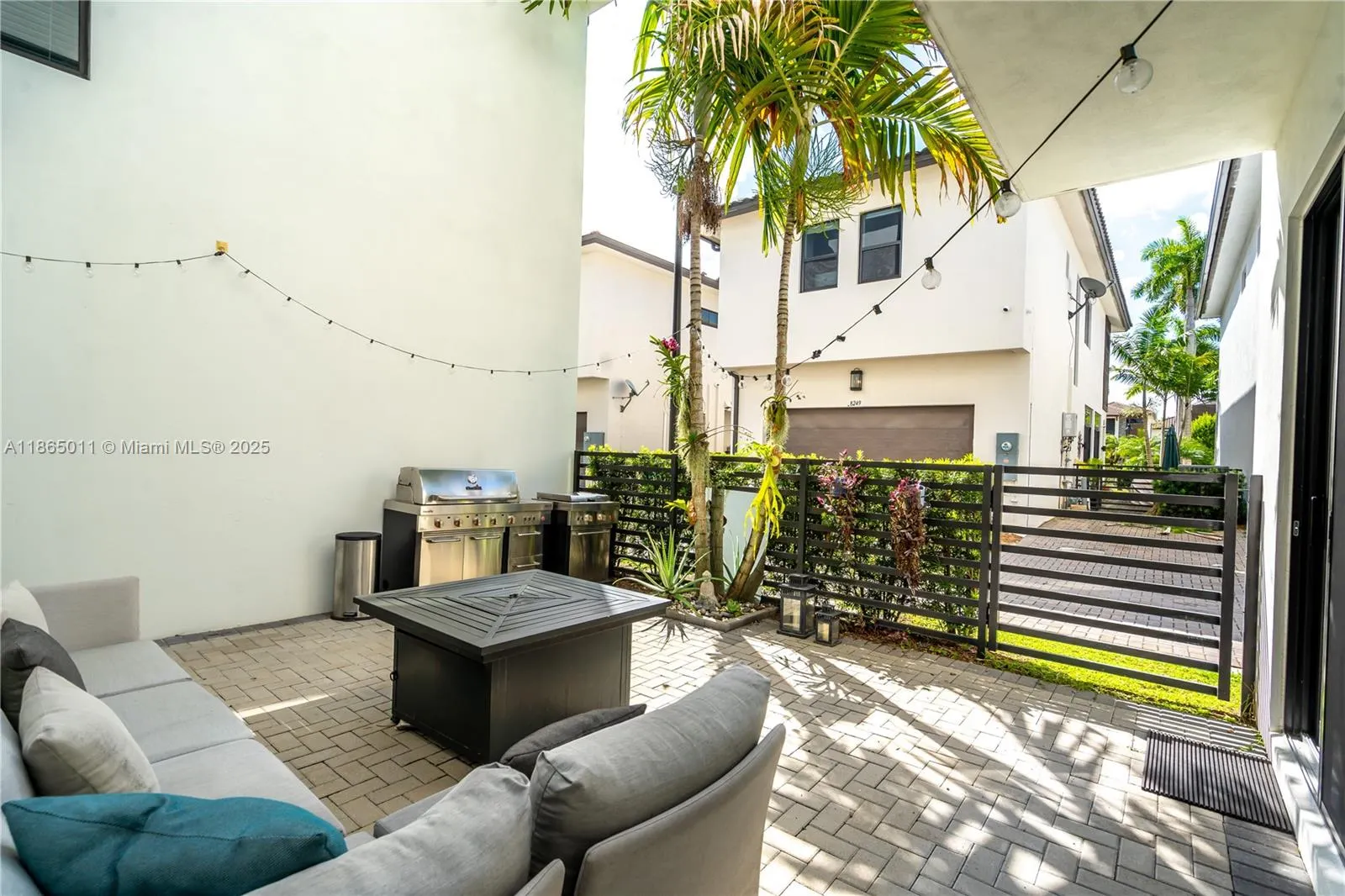 8263 NW 47th Ter