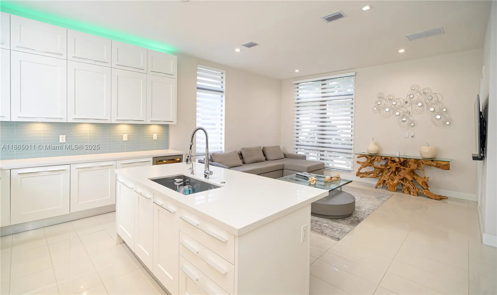 8263 NW 47th Ter