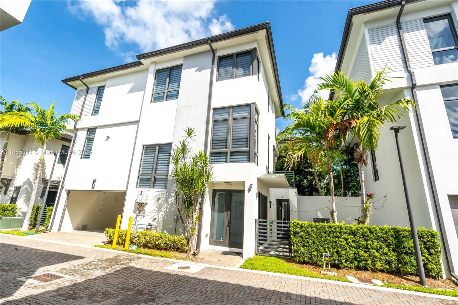 8263 NW 47th Ter