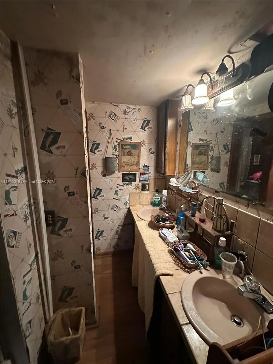13130 N 44th Pl N
