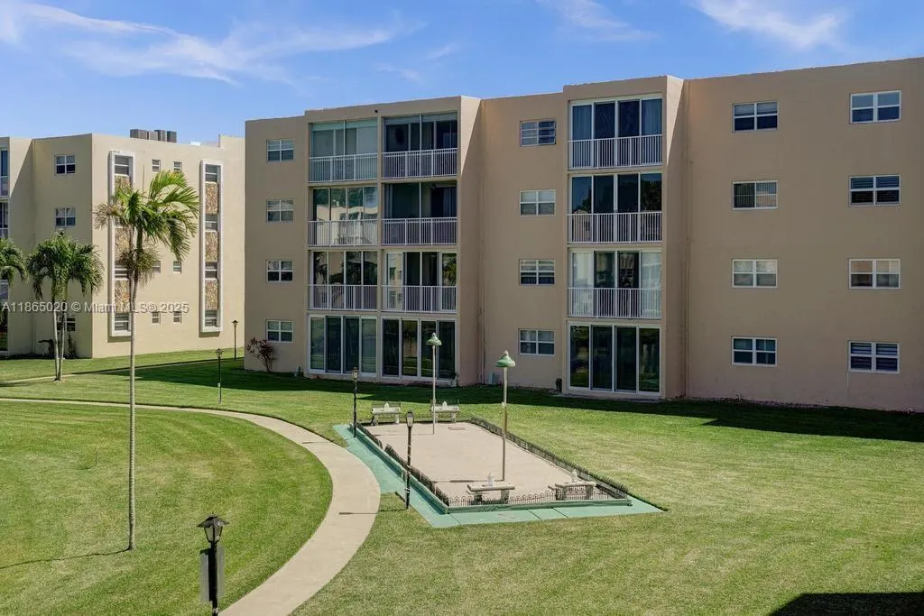 205 SE 11th Ter, #302