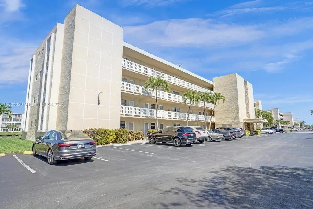 205 SE 11th Ter, #302