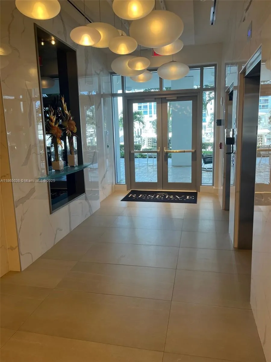 17111 Biscayne Blvd, #1806