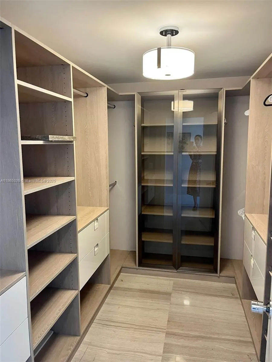 17111 Biscayne Blvd, #1806