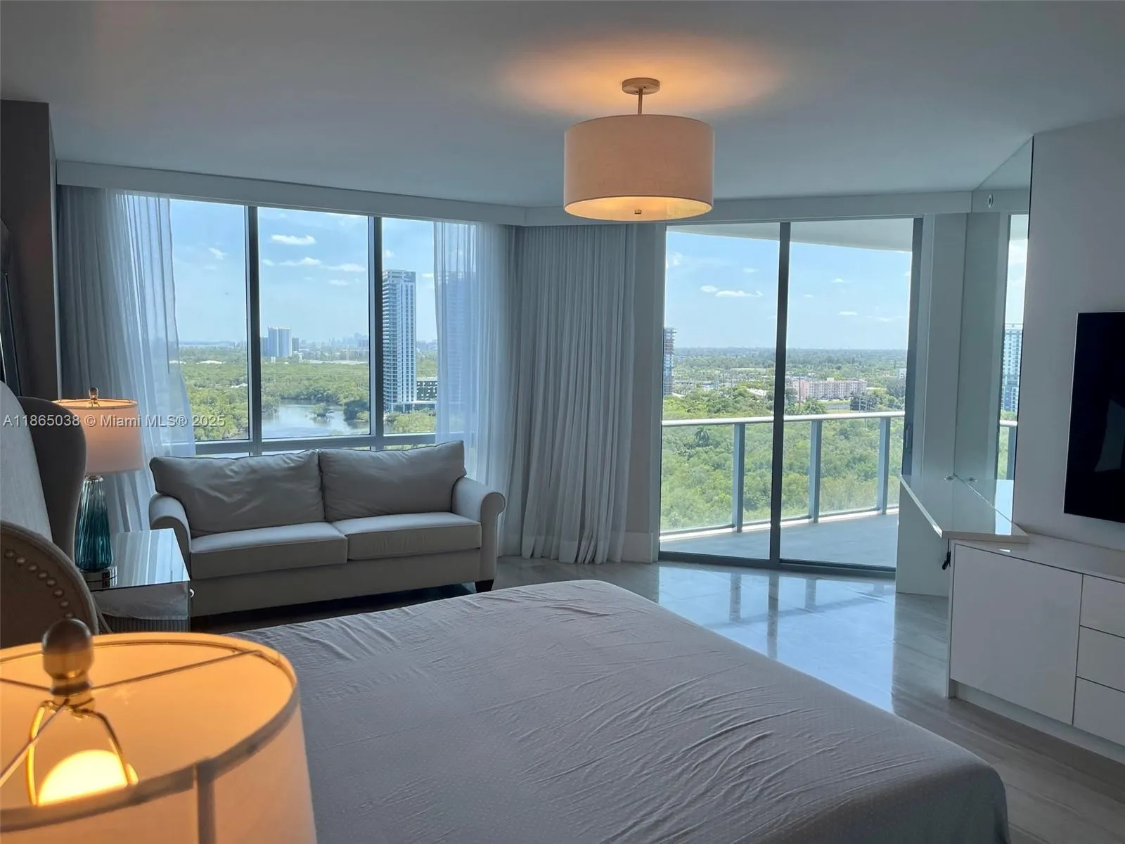 17111 Biscayne Blvd, #1806