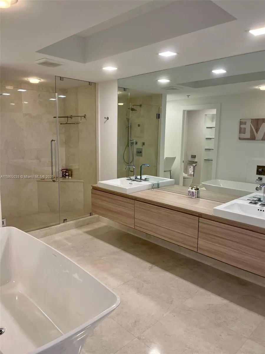 17111 Biscayne Blvd, #1806