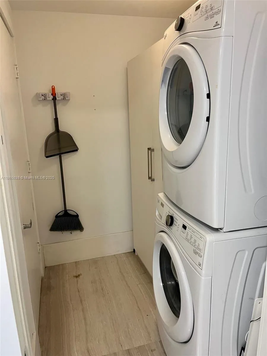 17111 Biscayne Blvd, #1806