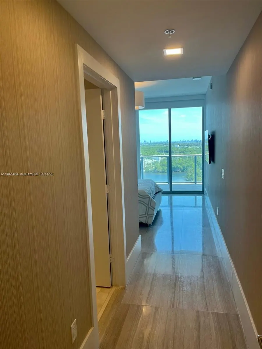 17111 Biscayne Blvd, #1806