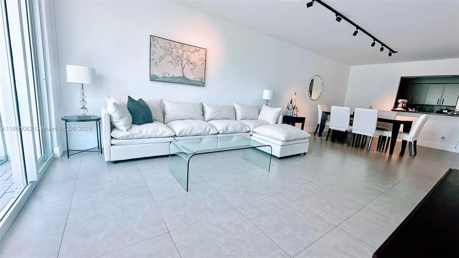 19370 Collins Ave, #319