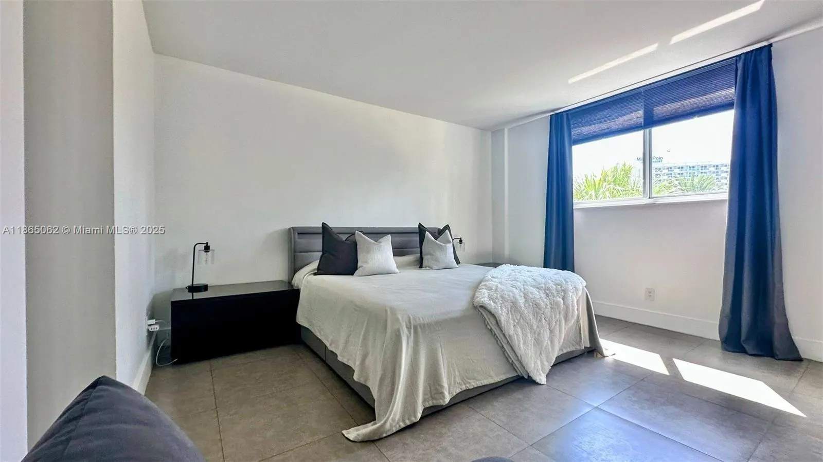 19370 Collins Ave, #319