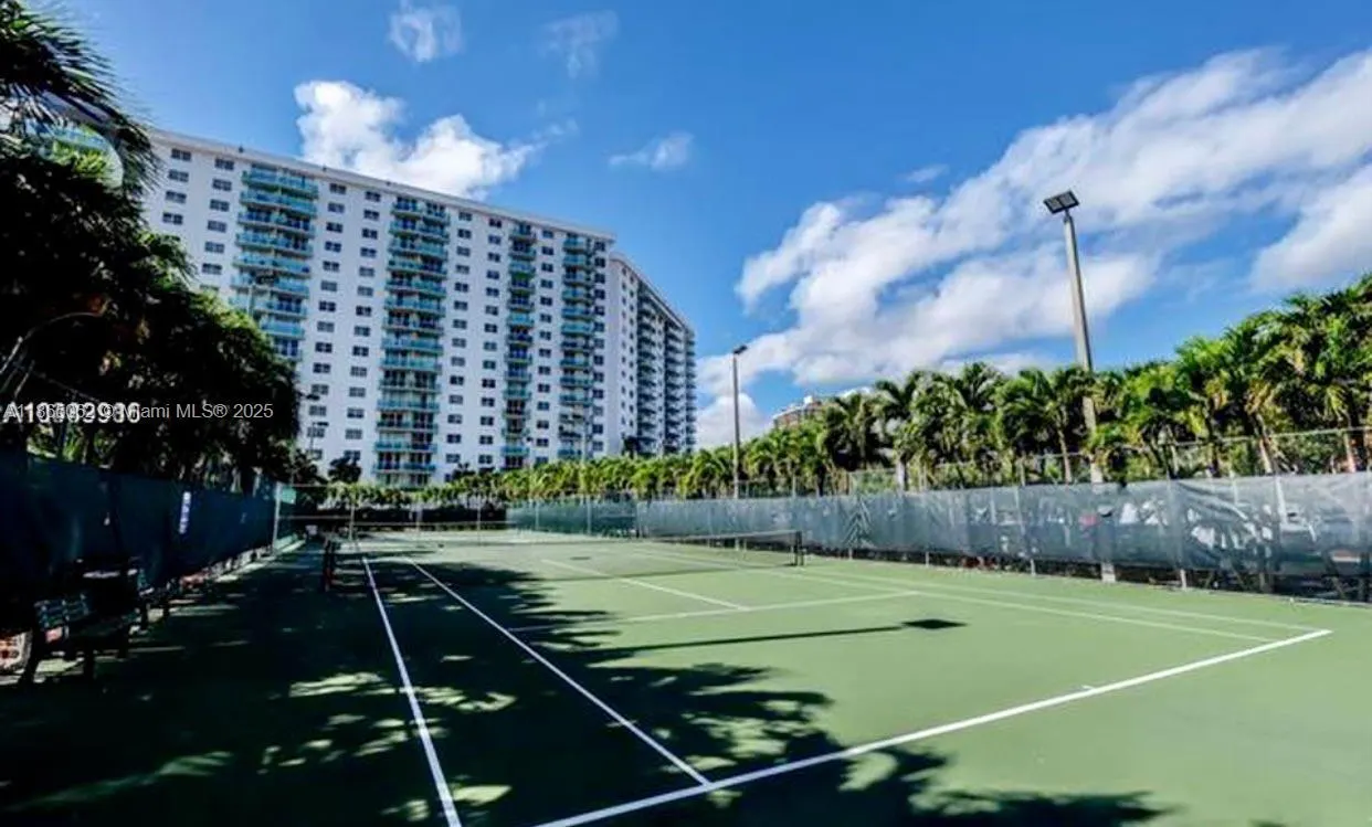 19370 Collins Ave, #319