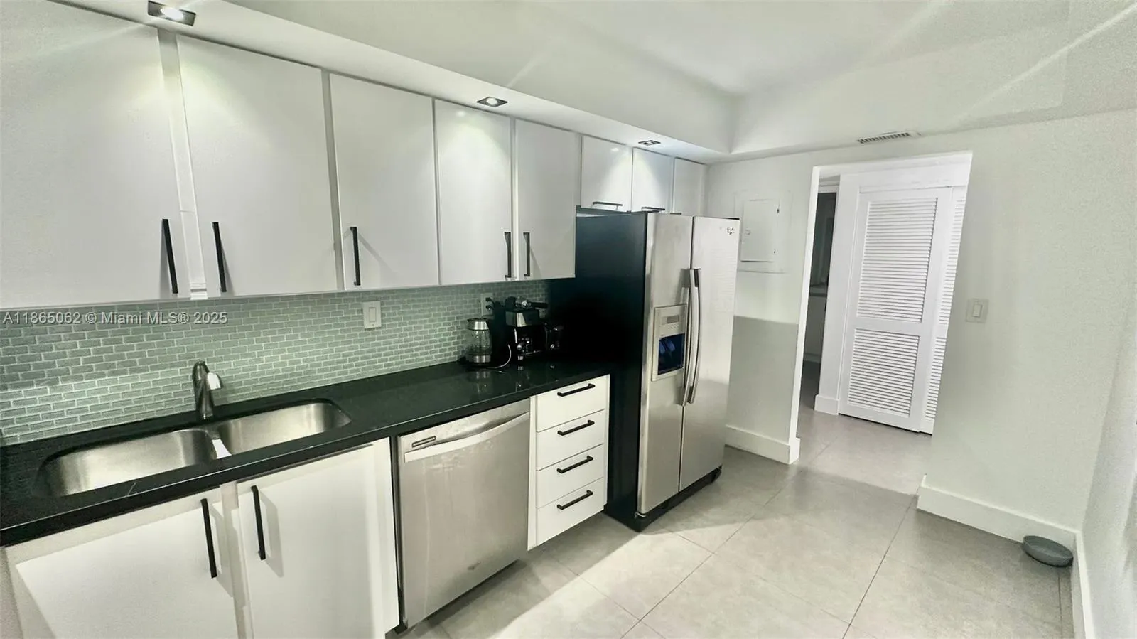 19370 Collins Ave, #319