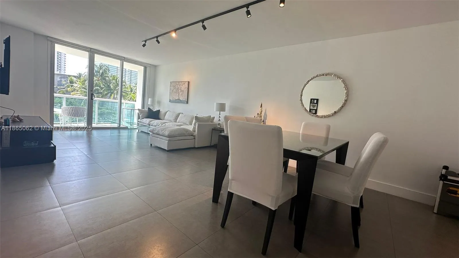 19370 Collins Ave, #319