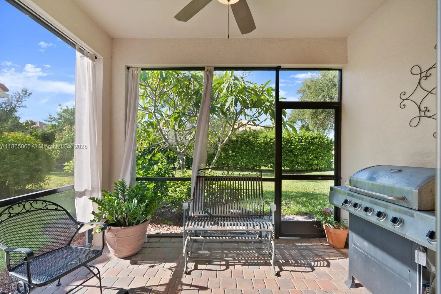 2330 Heydon Cir E