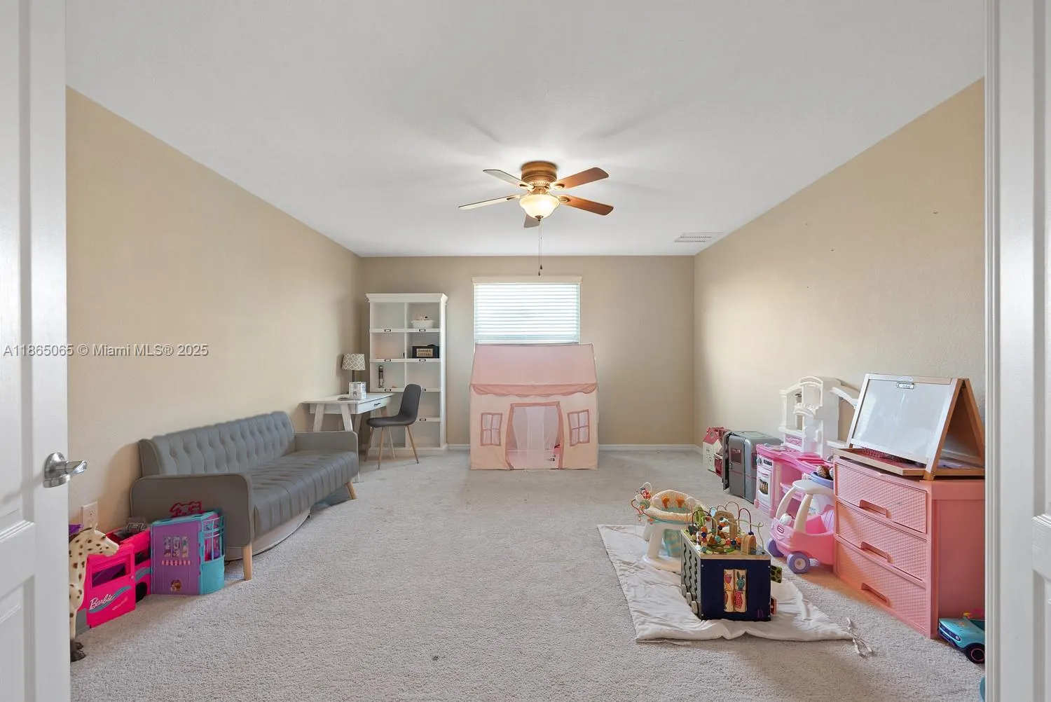 2330 Heydon Cir E
