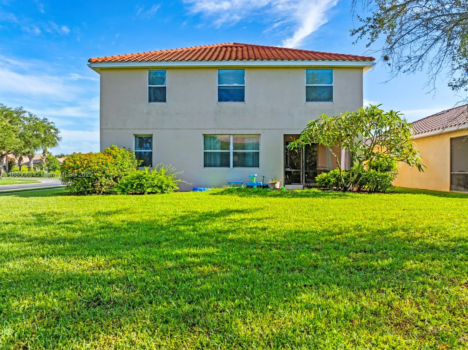2330 Heydon Cir E