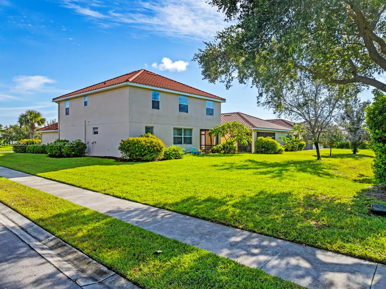 2330 Heydon Cir E
