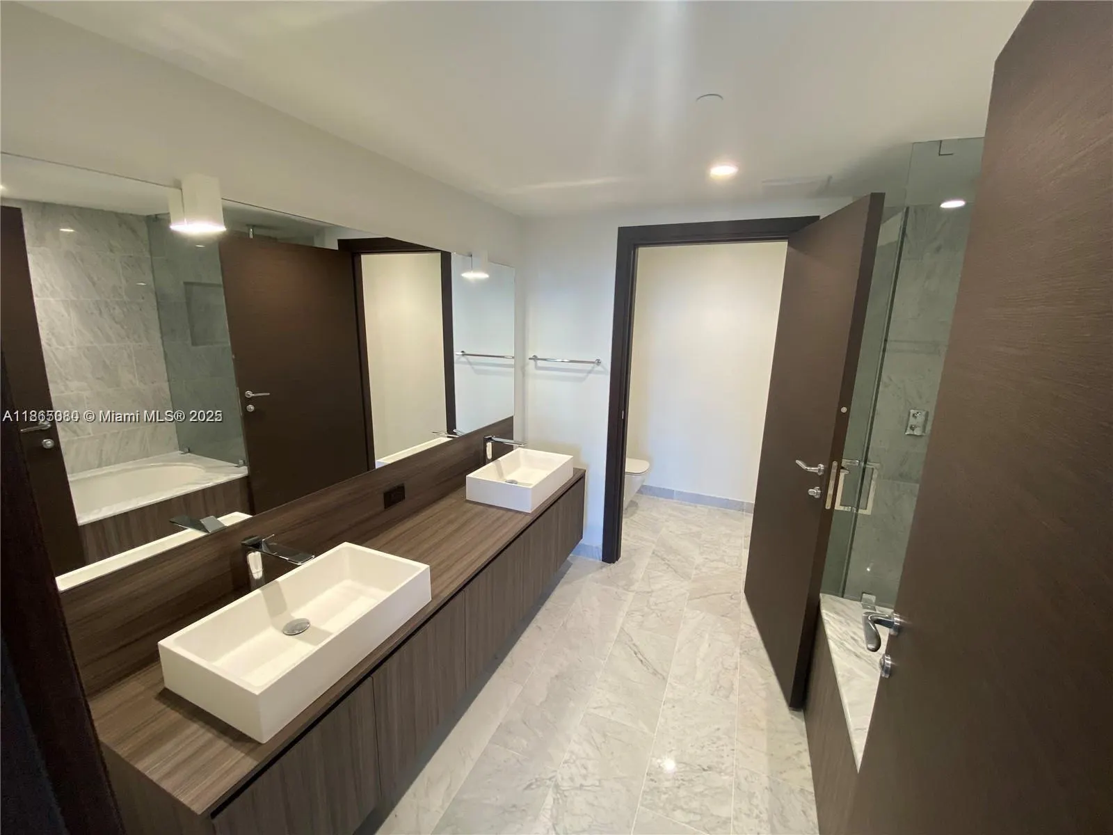 1000 Brickell Plz, #3010