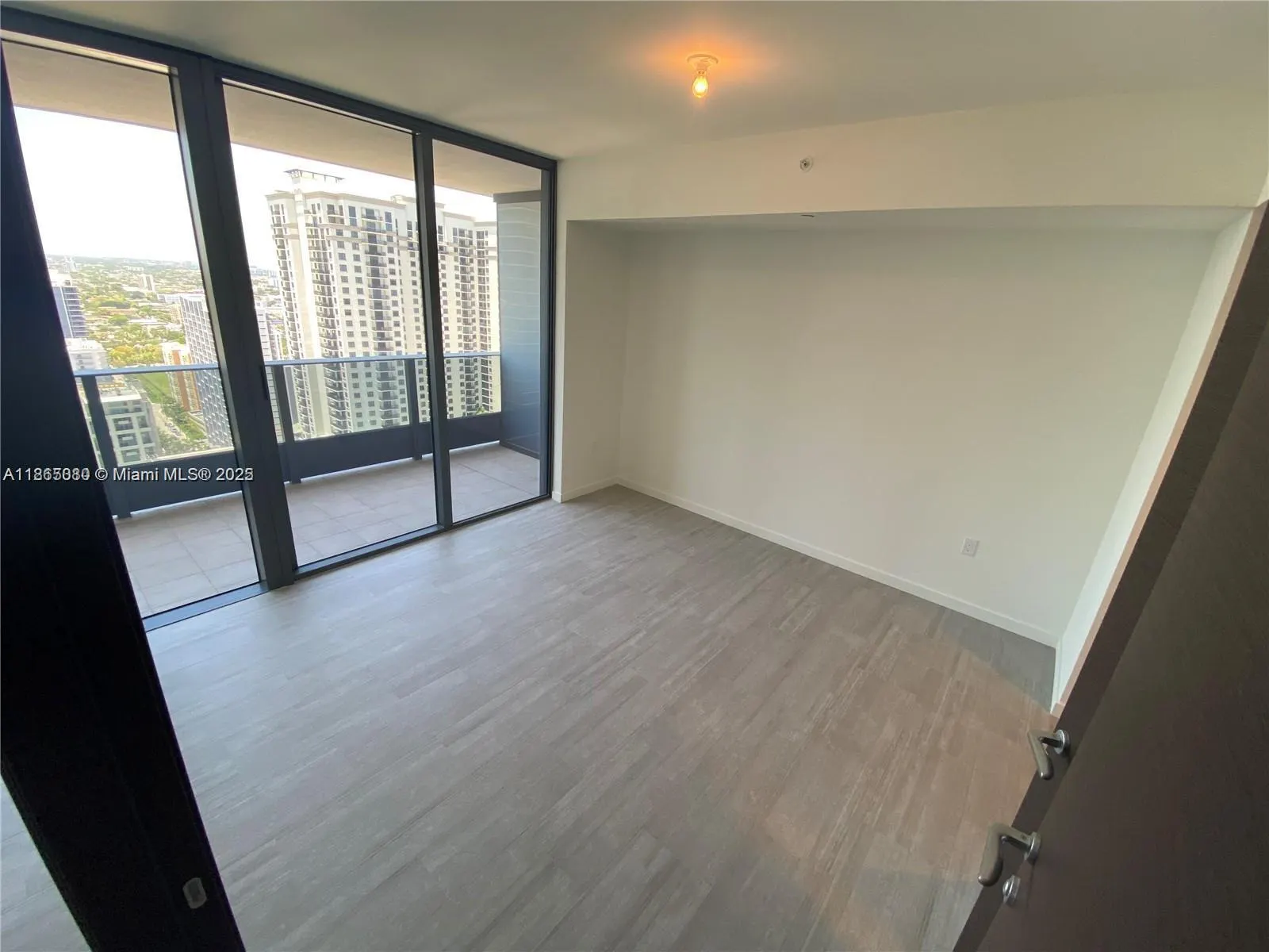 1000 Brickell Plz, #3010