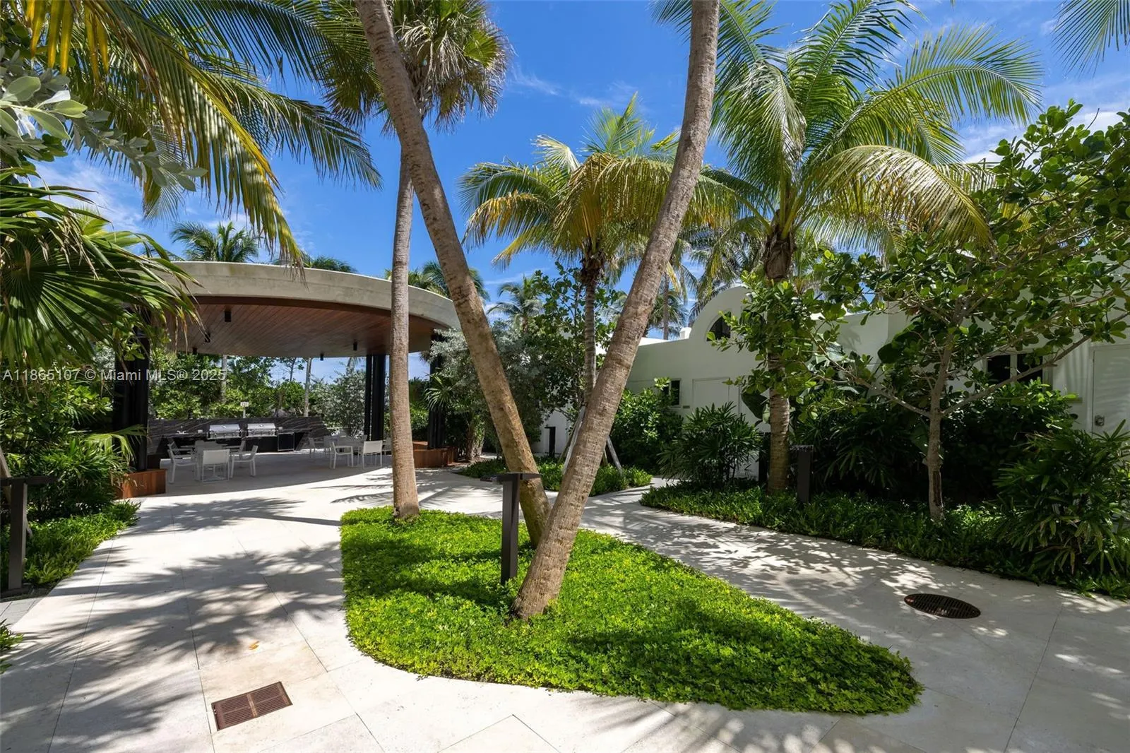 6365 Collins Ave, #2703