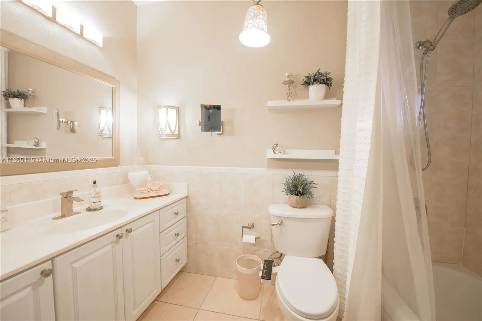 935 NE 13th Ave