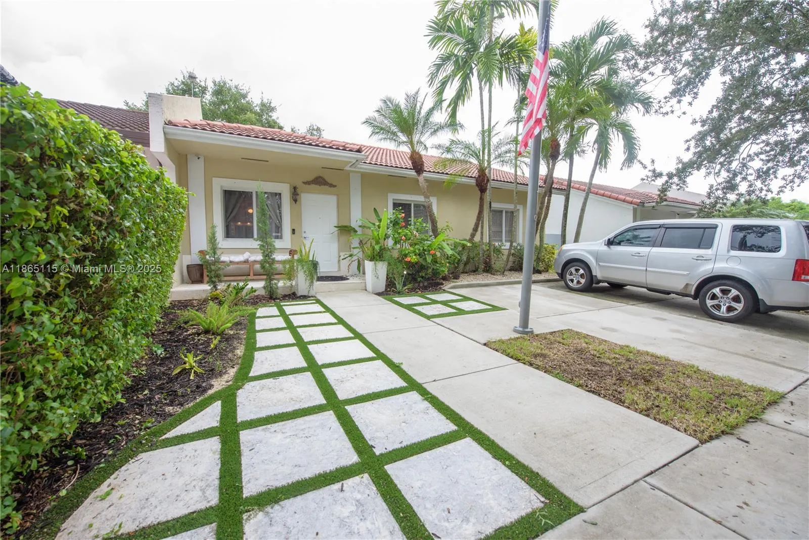 935 NE 13th Ave