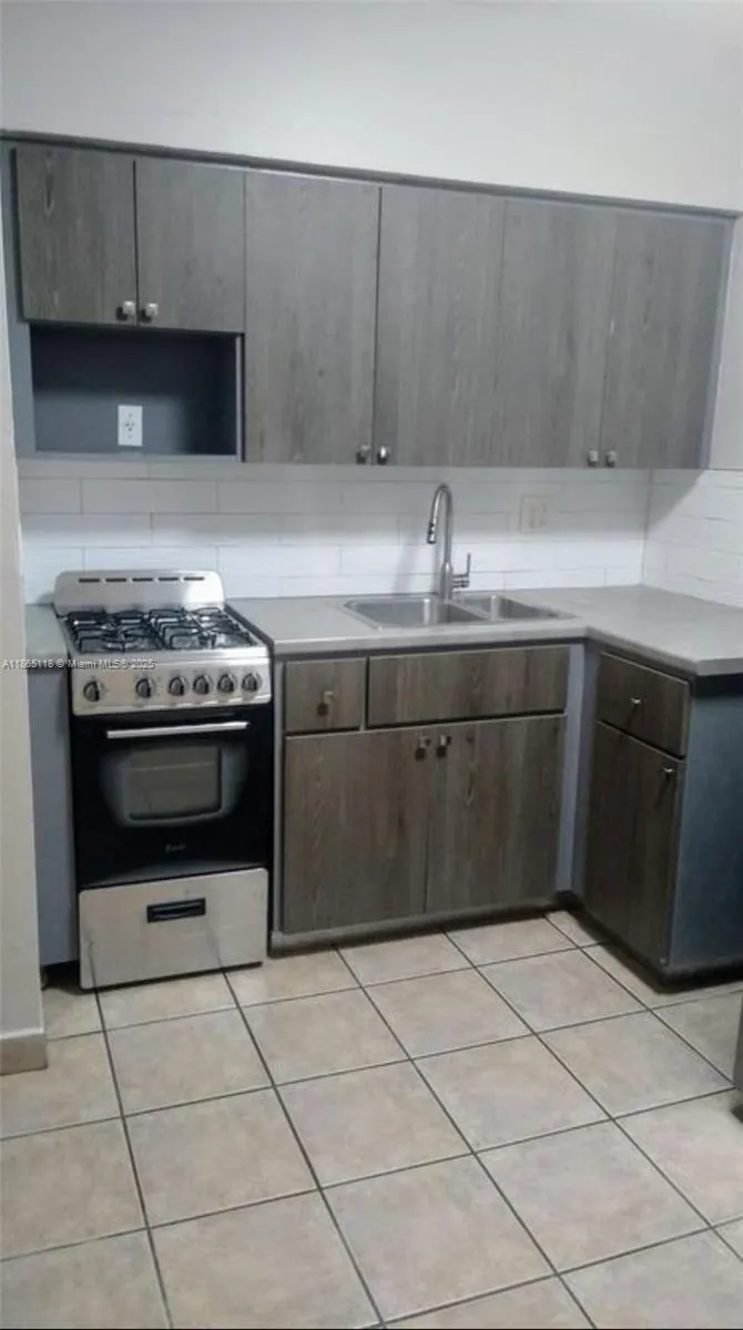 435 SW 5th Ave, #5