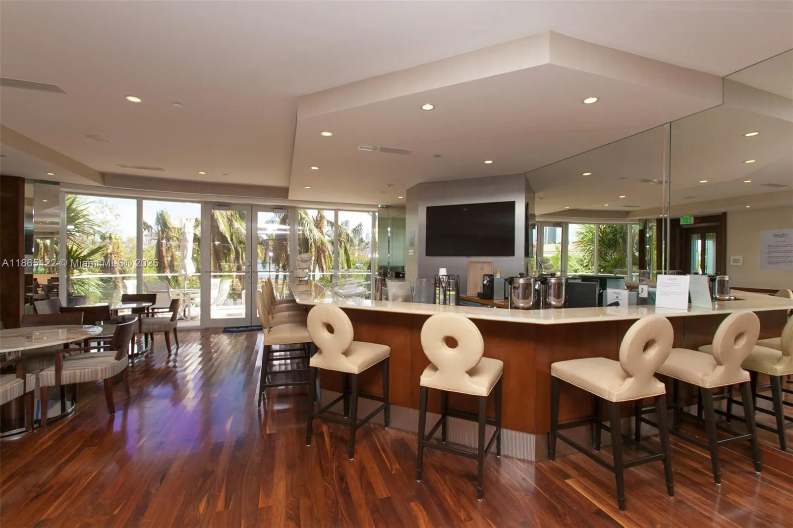 6000 Island Blvd, #707
