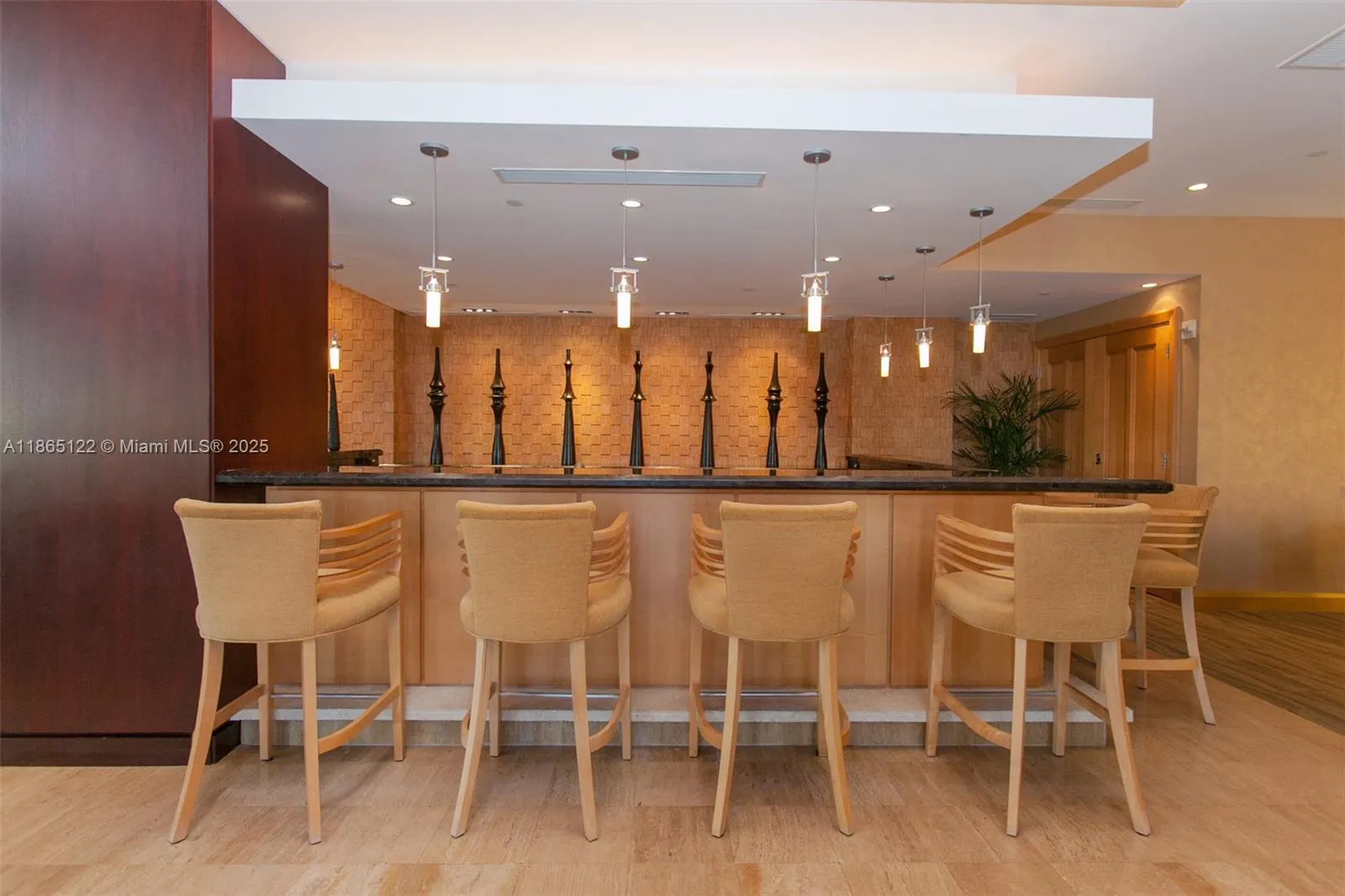 6000 Island Blvd, #707