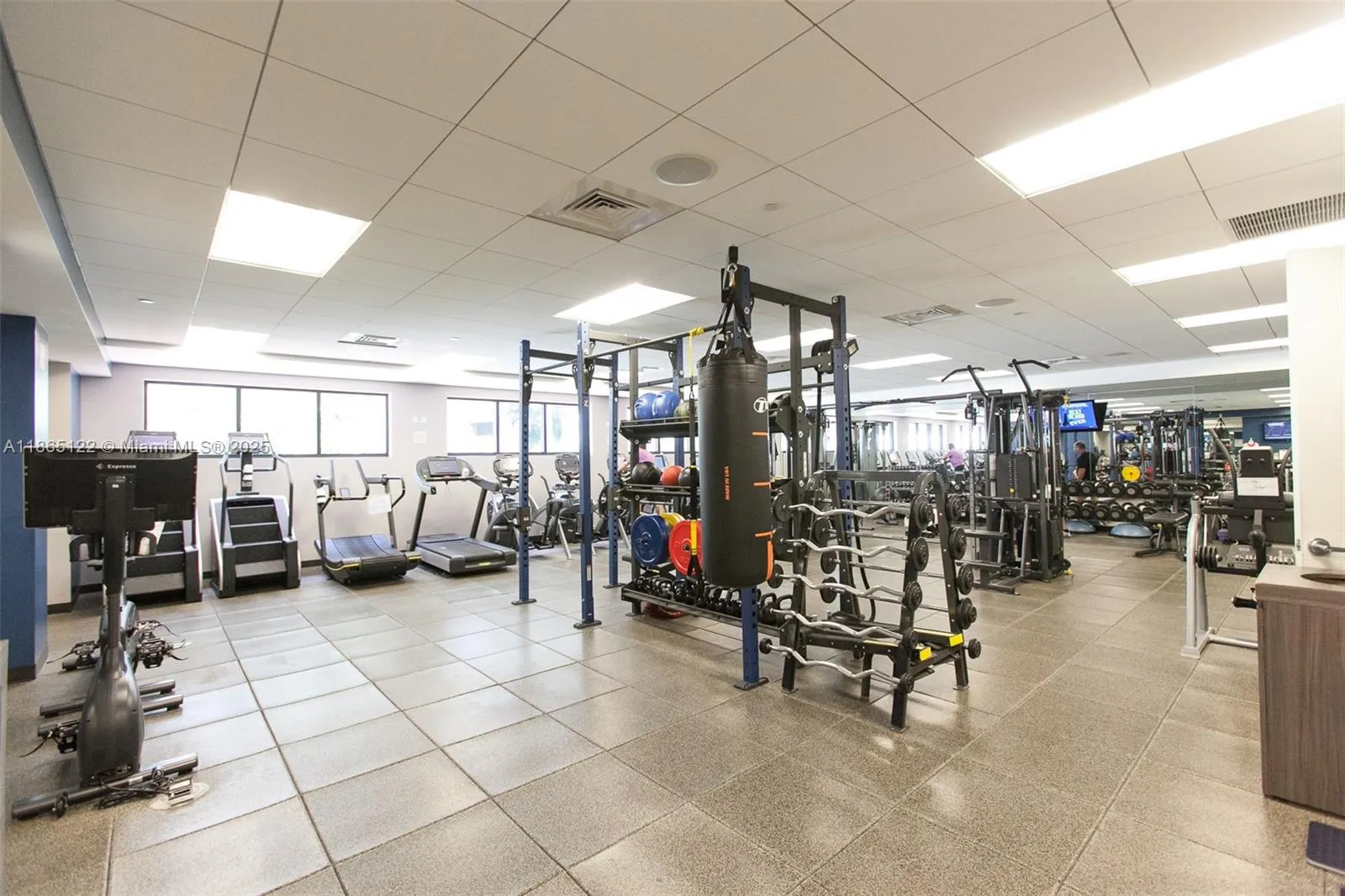 6000 Island Blvd, #707