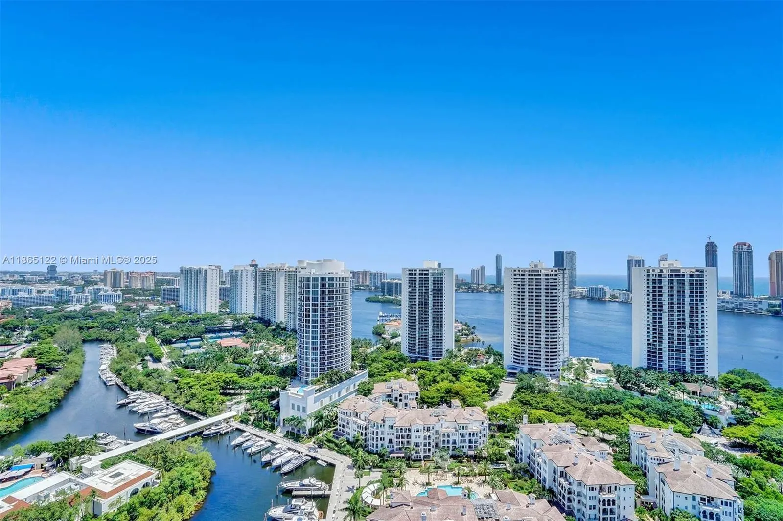 6000 Island Blvd, #707
