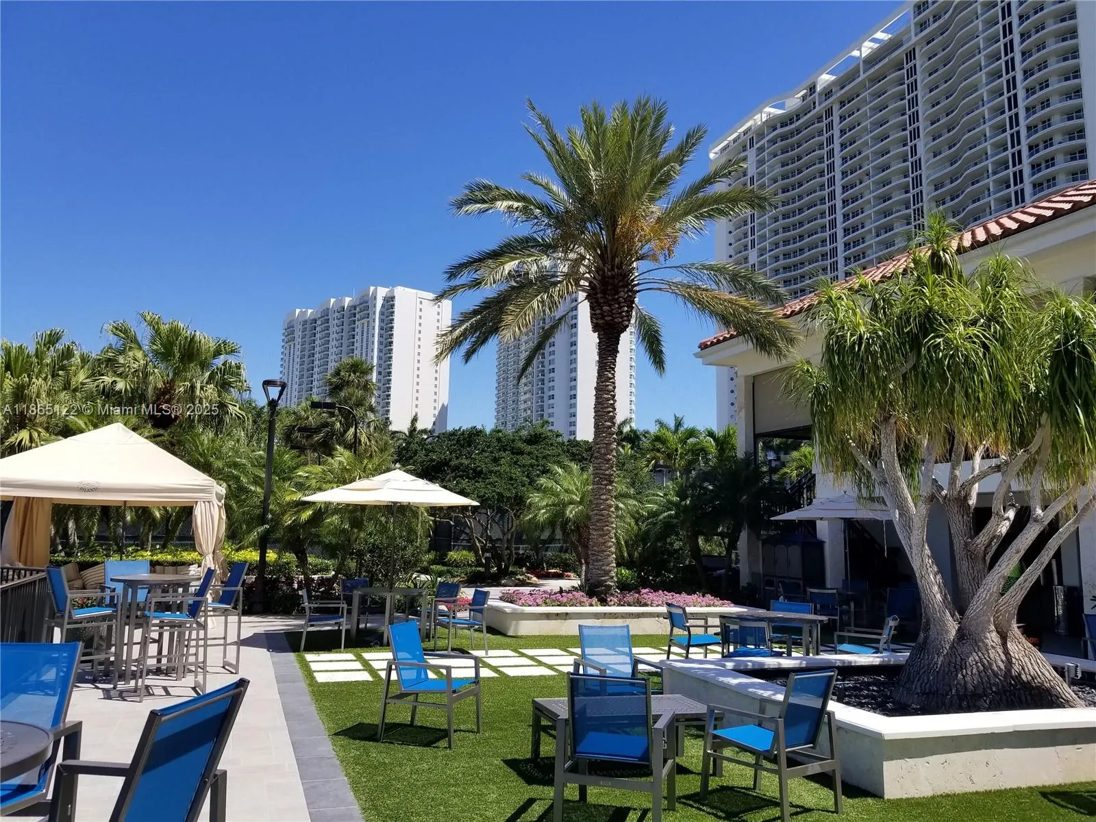 6000 Island Blvd, #707