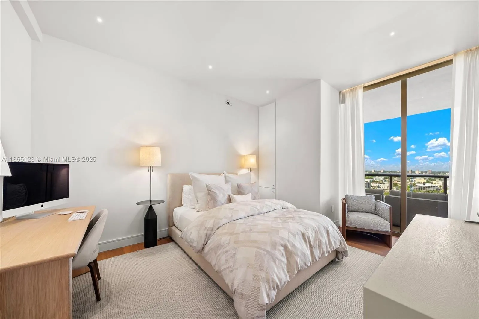 9701 Collins Ave, #1903S