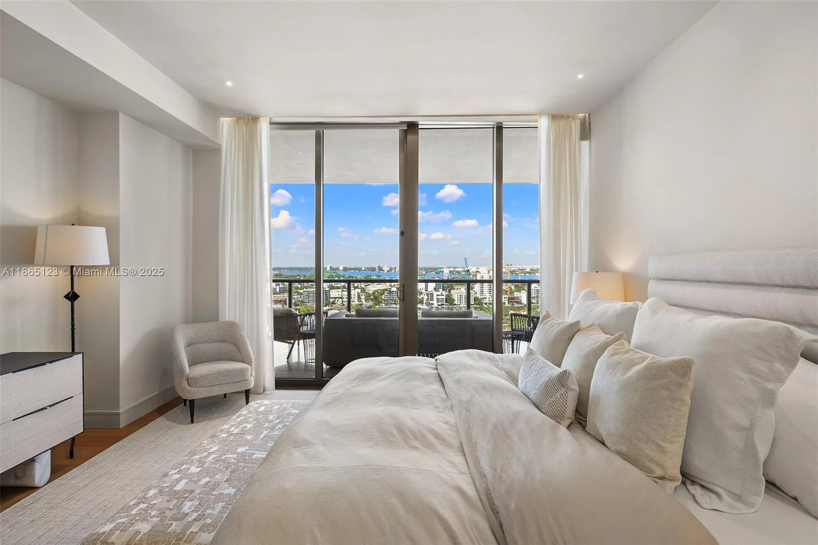 9701 Collins Ave, #1903S