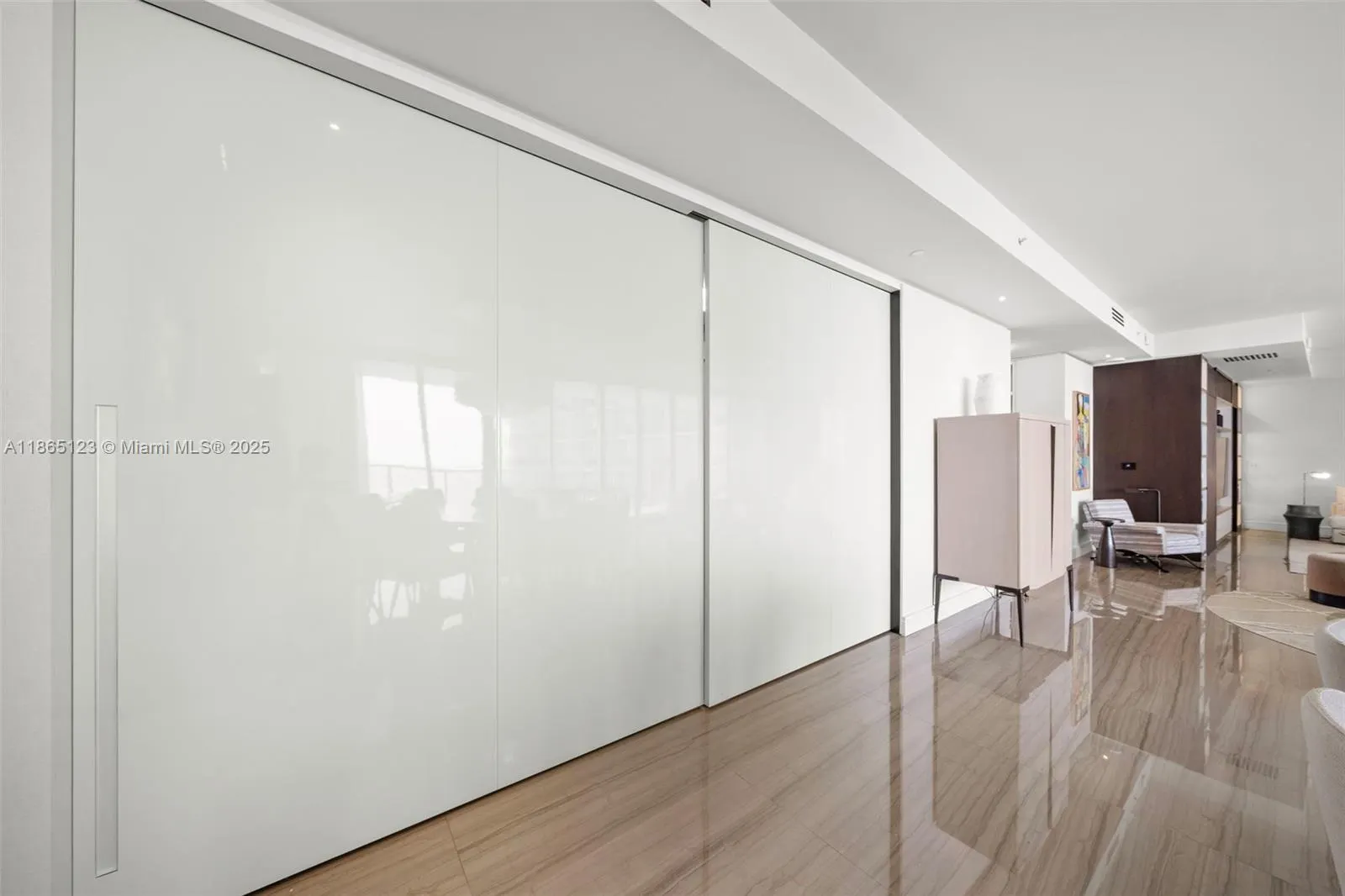 9701 Collins Ave, #1903S