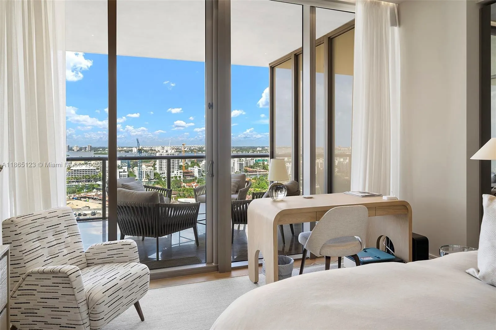 9701 Collins Ave, #1903S