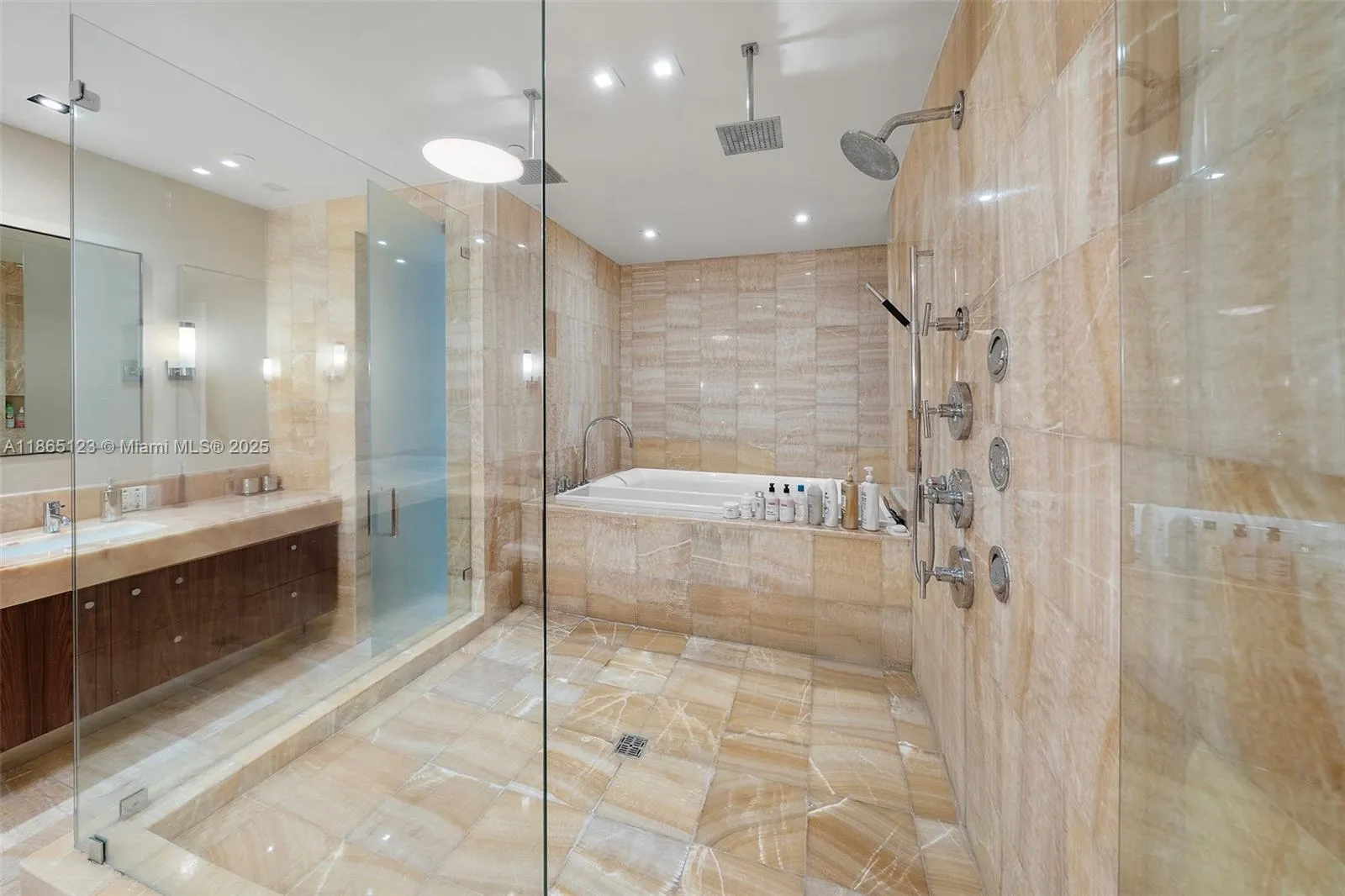 9701 Collins Ave, #1903S
