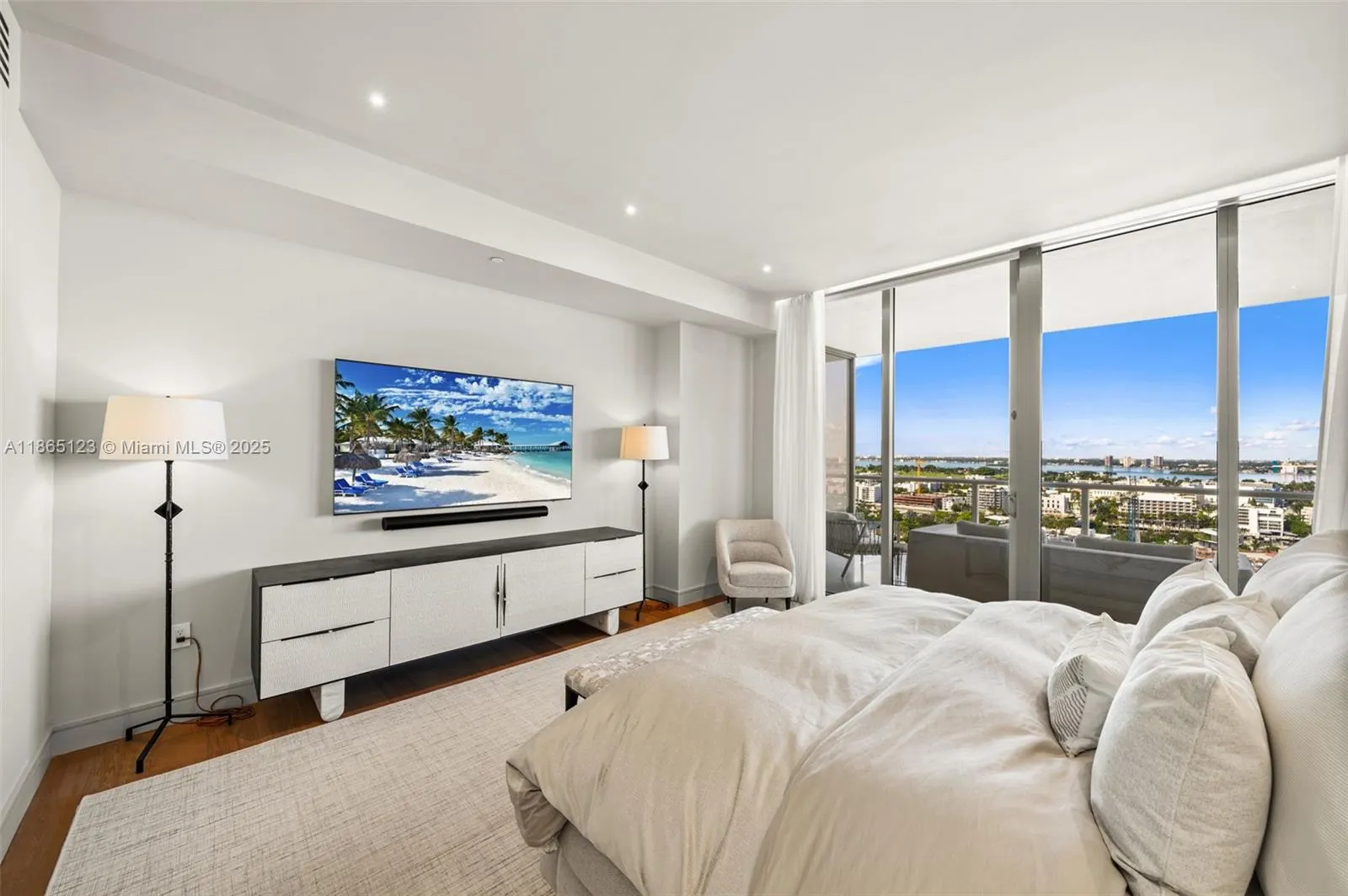 9701 Collins Ave, #1903S