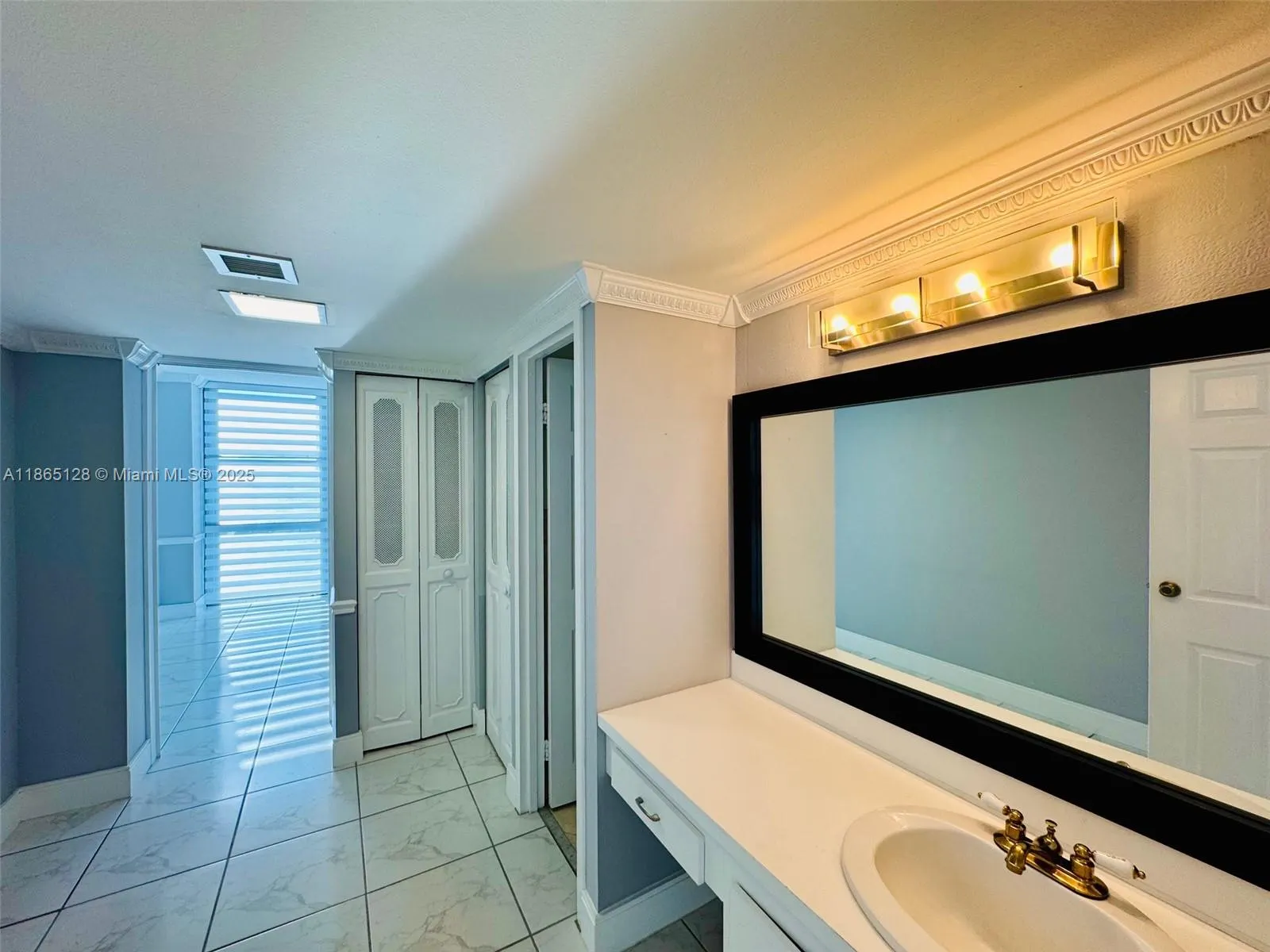 3625 N Country Club Dr, #2009