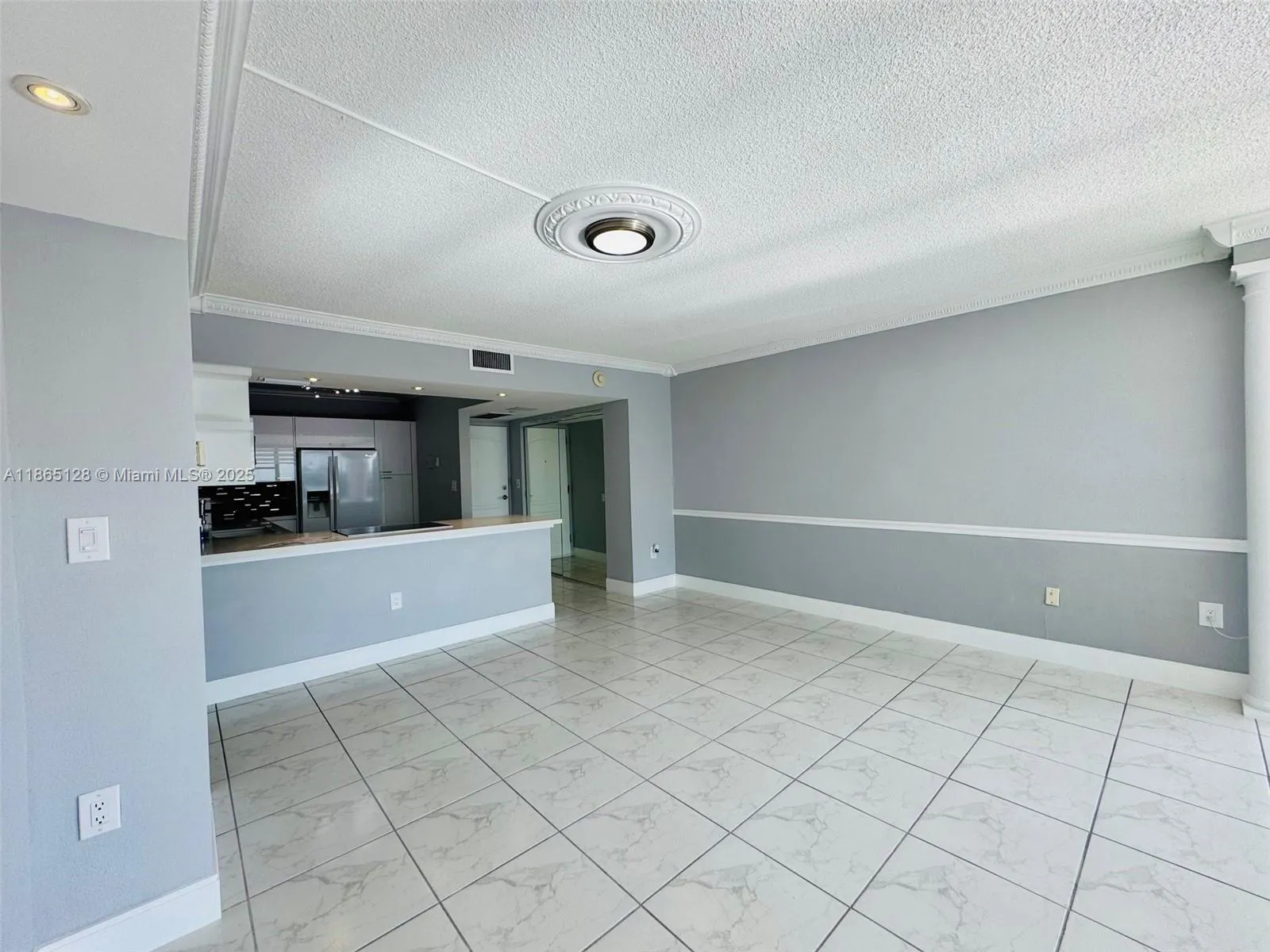 3625 N Country Club Dr, #2009